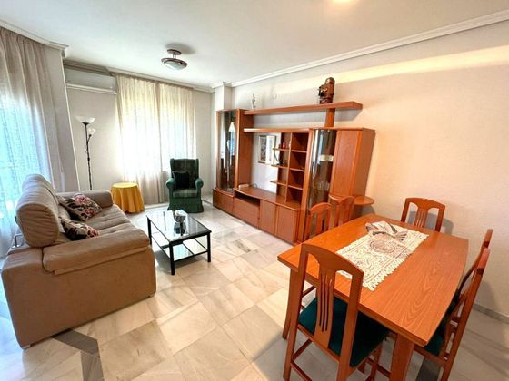 Foto 1 de Pis en lloguer a Valdepeñas de 2 habitacions amb terrassa i mobles