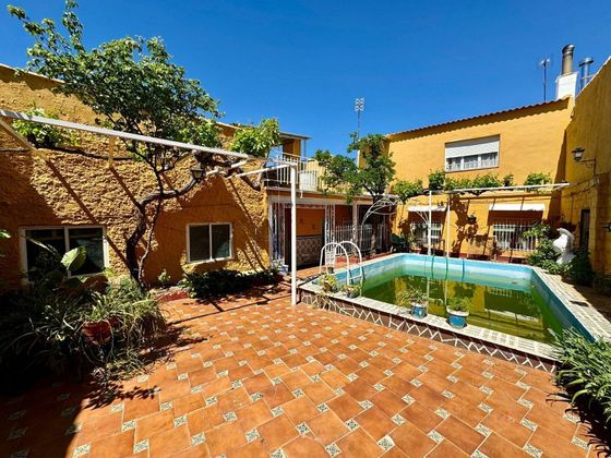 Foto 1 de Casa en venta en Valdepeñas de 3 habitaciones con piscina y garaje