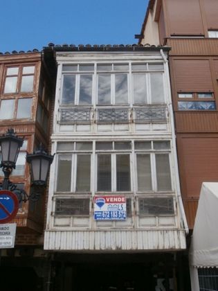 Foto 2 de Casa en venda a Aguilar de Campoo de 6 habitacions amb balcó
