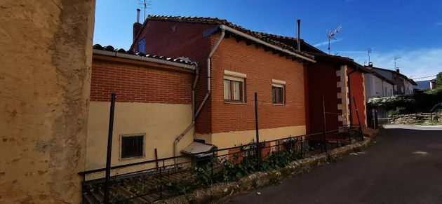 Foto 2 de Casa adossada en venda a calle Palencia de 6 habitacions amb balcó i calefacció