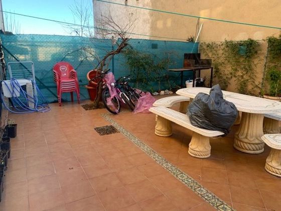 Foto 1 de Venta de casa en Yunquera de Henares de 4 habitaciones con terraza y jardín