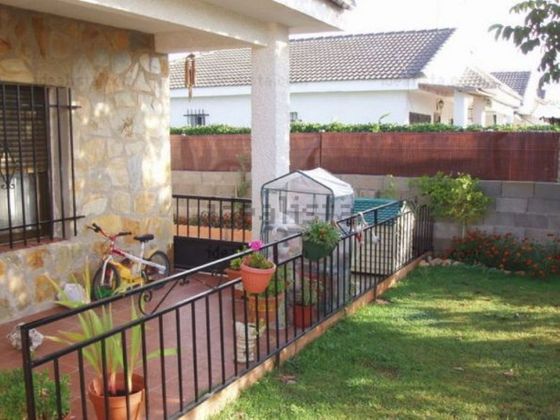 Foto 2 de Chalet en venta en Trijueque de 3 habitaciones con terraza y piscina