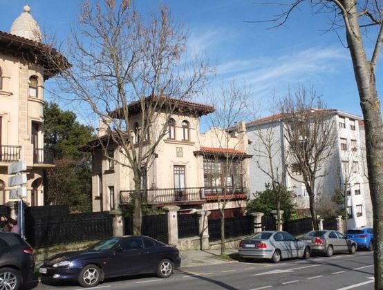 Foto 2 de Chalet en venta en El Sardinero de 6 habitaciones con terraza y garaje