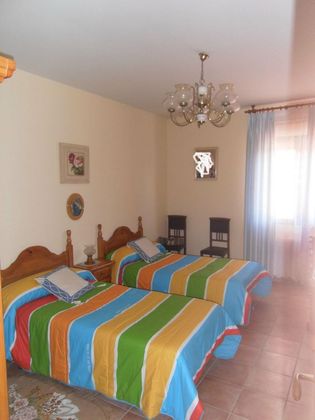 Foto 2 de Chalet en venta en Peñaranda de Bracamonte de 4 habitaciones con jardín y calefacción