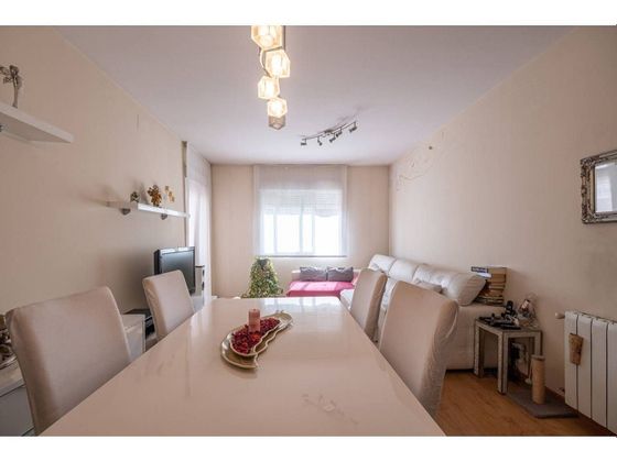 Foto 2 de Venta de piso en Estadi-Horta Vermella-Santa Anna de 4 habitaciones con garaje y calefacción
