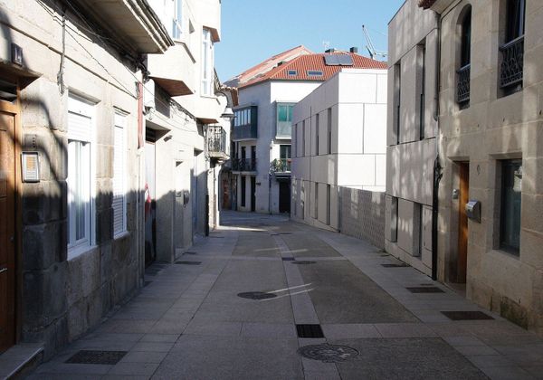 Foto 1 de Casa adossada en venda a Bouzas - Coia de 4 habitacions amb terrassa i garatge