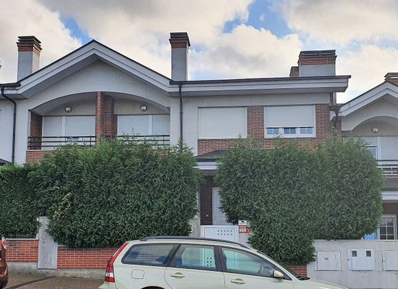 Foto 1 de Casa en venda a Corvera de Asturias de 3 habitacions amb terrassa i garatge
