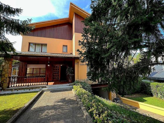 Foto 1 de Xalet en venda a Ciudad Naranco de 6 habitacions amb terrassa i garatge