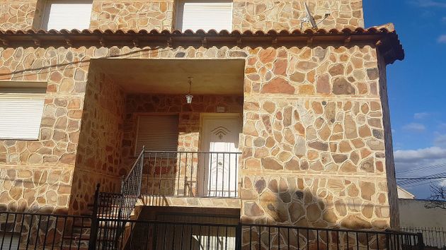 Foto 1 de Casa adossada en venda a calle CL Solana de 3 habitacions amb garatge i calefacció