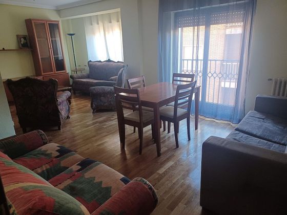 Foto 1 de Pis en lloguer a Salesas - Labradores de 2 habitacions amb mobles i calefacció
