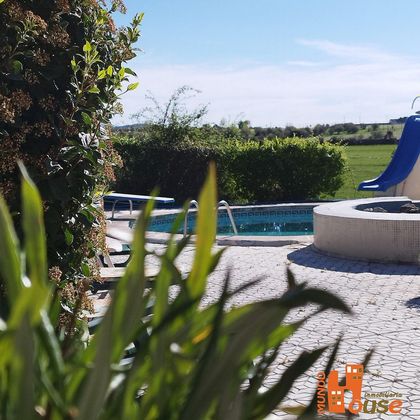 Foto 1 de Chalet en venta en Palazuelos de Eresma de 6 habitaciones con piscina y jardín