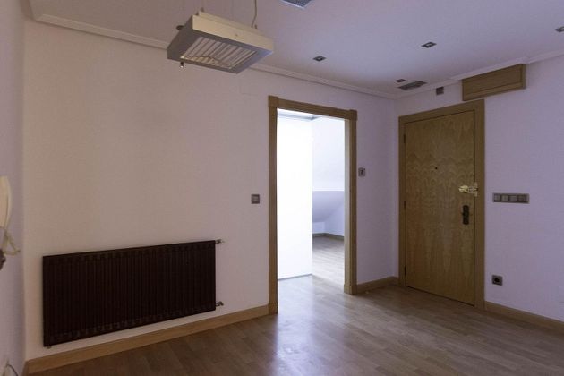Foto 2 de Pis en venda a Zona Teatro Campoamor de 3 habitacions amb calefacció i ascensor