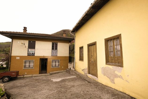 Foto 1 de Venta de casa en Quirós de 5 habitaciones con garaje y jardín