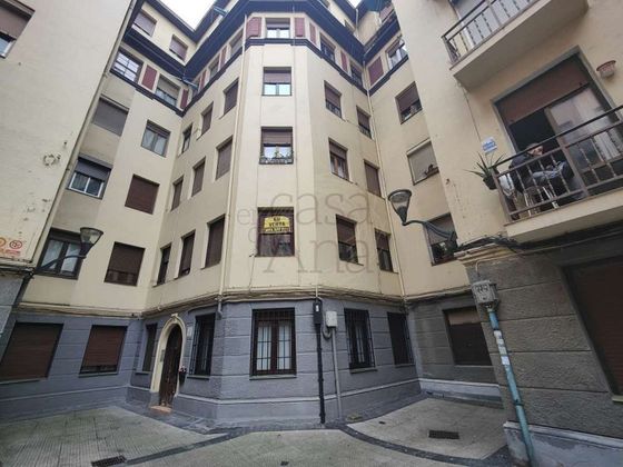 Foto 1 de Venta de piso en calle Bruno Mauricio Zabala de 2 habitaciones con aire acondicionado
