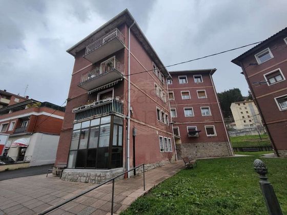 Foto 1 de Pis en venda a calle Encartaciones Hiribidea de 3 habitacions amb balcó