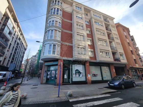 Foto 2 de Local en venda a calle Aldaieta Bidea de 224 m²