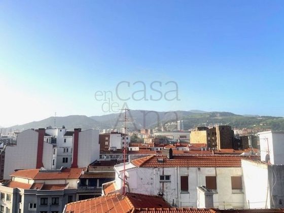 Foto 1 de Pis en lloguer a San Pedro de Deusto-La Ribera de 2 habitacions amb mobles i balcó
