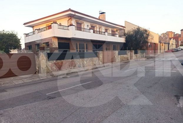 Foto 1 de Chalet en venta en Alisal - Cazoña - San Román de 7 habitaciones con terraza y muebles
