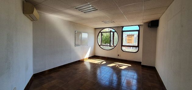 Foto 1 de Oficina en lloguer a Cuatro Caminos de 75 m²