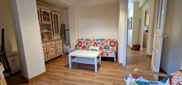 Foto 2 de Pis en lloguer a Centro - Ayuntamiento de 3 habitacions amb mobles i calefacció