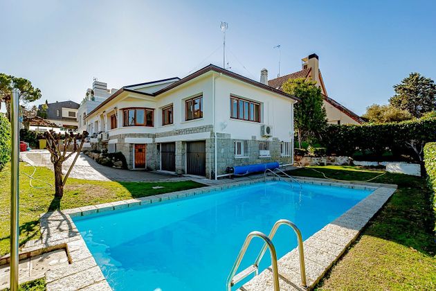 Foto 1 de Alquiler de chalet en Mirasierra de 4 habitaciones con terraza y piscina