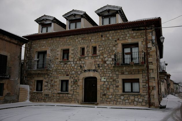 Foto 1 de Casa en venda a Cantalojas de 5 habitacions amb aire acondicionat i calefacció