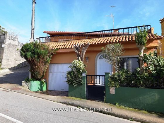 Foto 1 de Xalet en venda a Coruxo - Oia - Saiáns de 3 habitacions amb terrassa i garatge