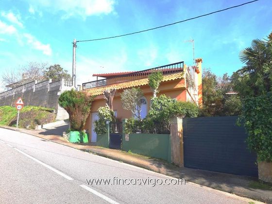 Foto 2 de Chalet en venta en Coruxo - Oia - Saiáns de 3 habitaciones con terraza y garaje