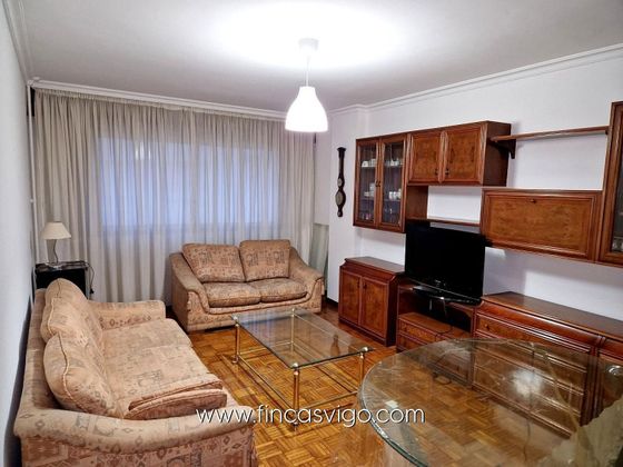 Foto 1 de Pis en lloguer a calle De Oporto de 2 habitacions amb garatge i mobles