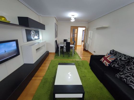 Foto 1 de Alquiler de piso en Valdenoja - La Pereda de 2 habitaciones con garaje y muebles