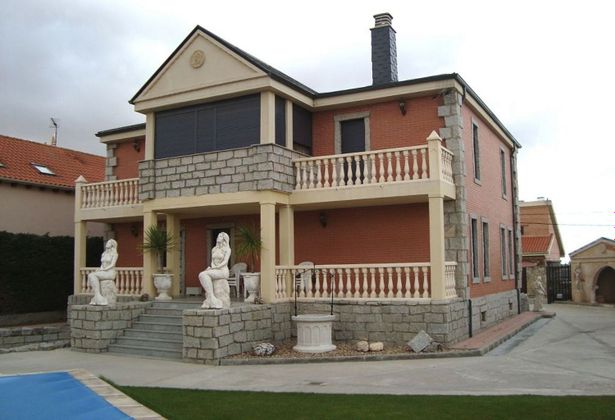 Foto 2 de Chalet en venta en Morales del Vino de 6 habitaciones con terraza y piscina
