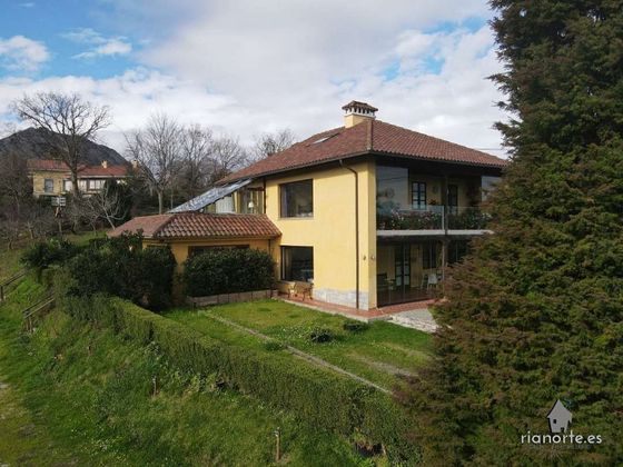 Foto 2 de Xalet en venda a Ribadesella de 8 habitacions amb terrassa i jardí