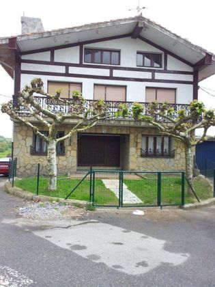 Foto 1 de Casa en venda a Arcentales de 6 habitacions amb terrassa i garatge