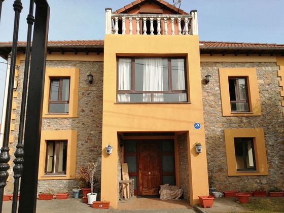 Foto 2 de Venta de chalet en Galizano de 6 habitaciones con terraza y jardín
