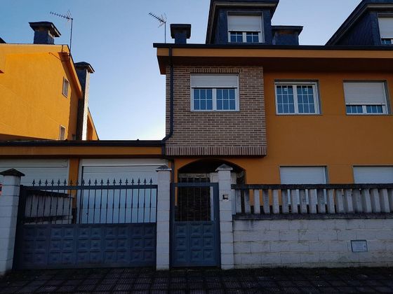 Foto 1 de Casa adossada en venda a Carracedelo de 3 habitacions amb garatge