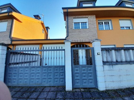 Foto 2 de Casa adossada en venda a Carracedelo de 3 habitacions amb garatge