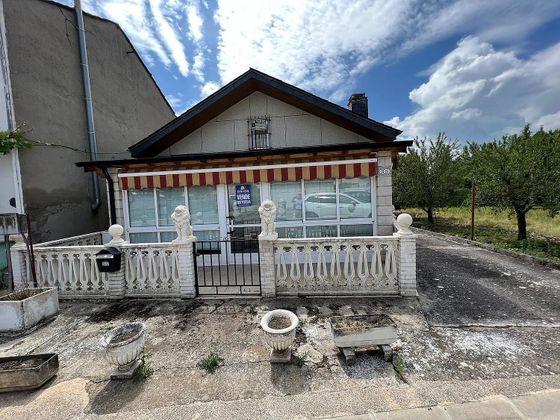 Foto 1 de Xalet en venda a Carracedelo de 2 habitacions amb terrassa i garatge