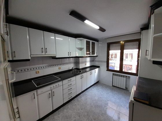 Foto 1 de Pis en venda a Centro - Ponferrada de 3 habitacions amb terrassa i garatge
