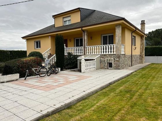 Foto 1 de Chalet en venta en Congosto de 5 habitaciones con terraza y jardín