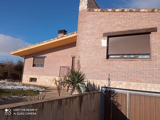 Foto 1 de Chalet en venta en Villalobón de 4 habitaciones con terraza y garaje