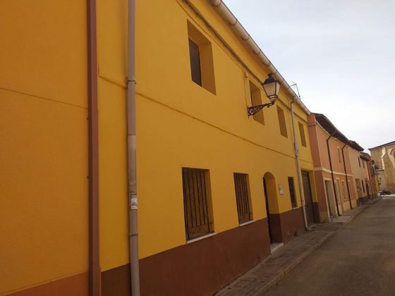 Foto 1 de Casa en venta en Becerril de Campos de 6 habitaciones con piscina y garaje
