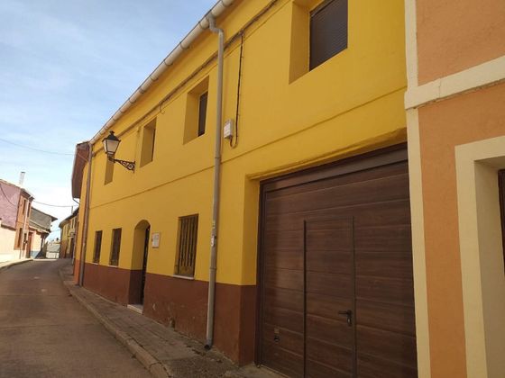 Foto 2 de Casa en venta en Becerril de Campos de 6 habitaciones con piscina y garaje