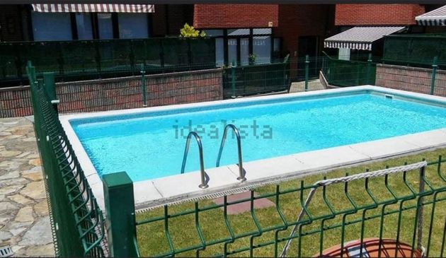 Foto 1 de Pis en venda a Limpias de 3 habitacions amb terrassa i piscina