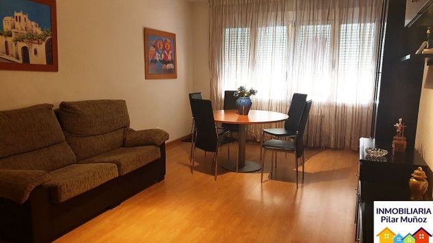 Foto 1 de Pis en lloguer a calle Segovia de 4 habitacions amb mobles i calefacció