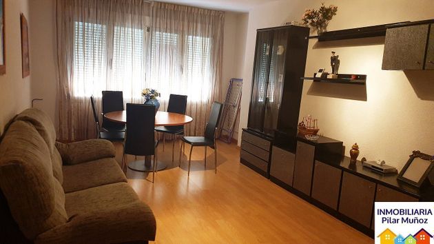 Foto 2 de Pis en lloguer a calle Segovia de 4 habitacions amb mobles i calefacció