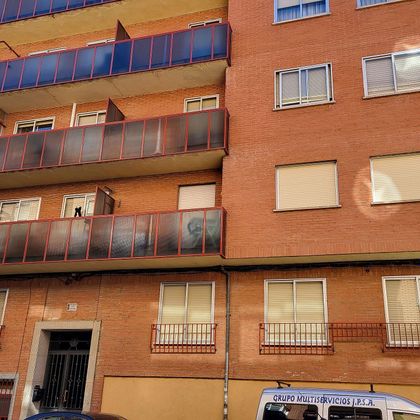 Foto 1 de Piso en venta en calle Valle del Corneja de 3 habitaciones con terraza y calefacción