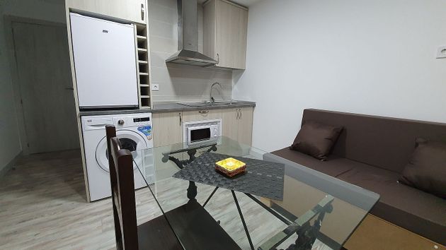 Foto 2 de Alquiler de piso en carretera De Salamanca de 2 habitaciones con muebles y balcón