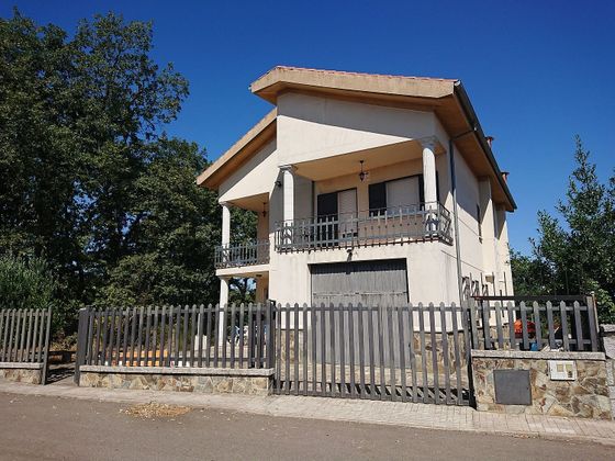 Foto 2 de Xalet en venda a Linares de Riofrío de 4 habitacions amb terrassa i garatge