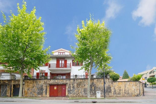 Foto 1 de Casa en venta en calle Ramiro I Rey de 8 habitaciones con terraza y jardín