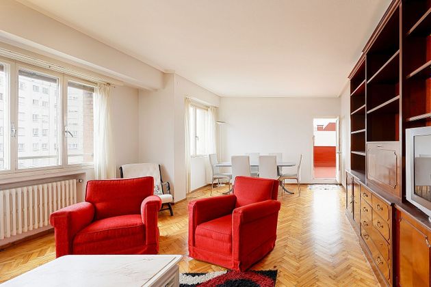 Foto 2 de Pis en venda a calle Asturias de 3 habitacions amb terrassa i calefacció